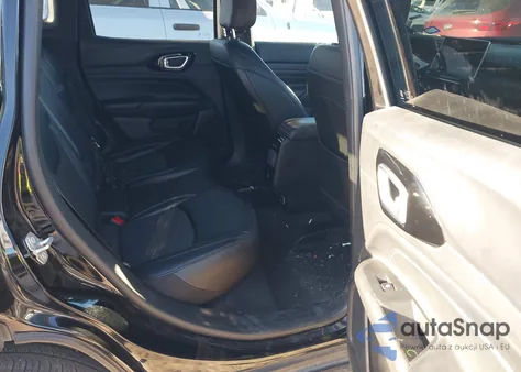 2024 Jeep Compass Latitude 4X4 z USA, uszkodzony, nr VIN 3C4NJDBN2RT158522